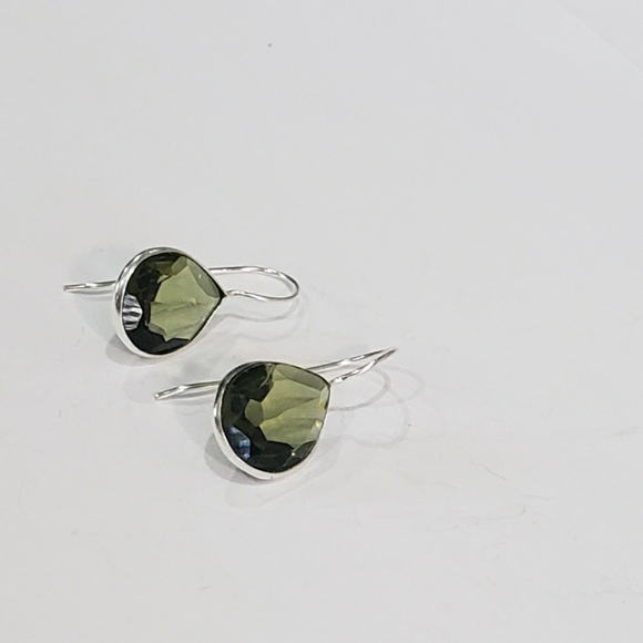 Peridot gemstone, 925 silver, drop hook earrings - Picture 4 of 11